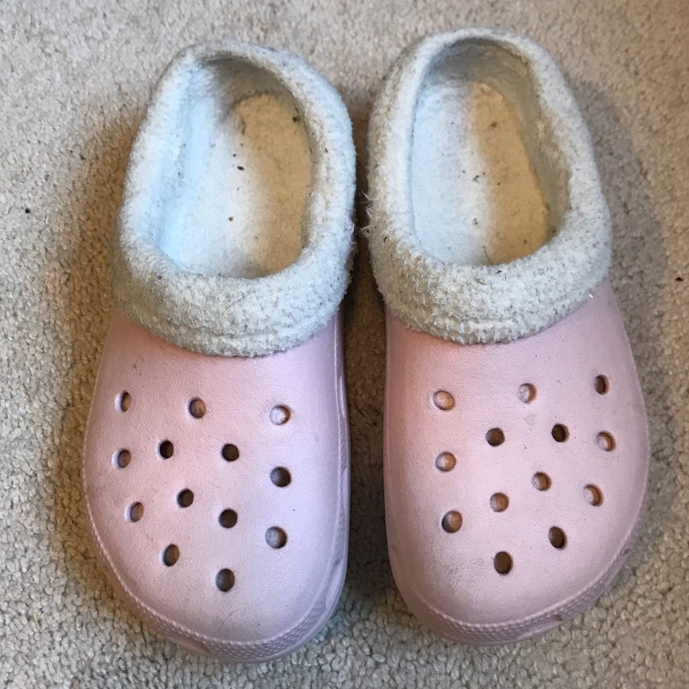 Gently used women’s crocs with liner
